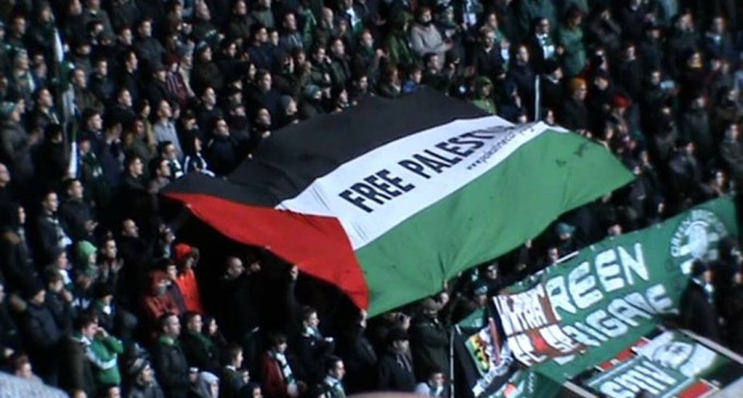 Les supporters écossais du Celtic Glascow ont appelé à brandir des drapeaux palestiniens lors du match contre les israéliens du Hapoël Beer Sheva