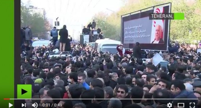 [Vidéo] | Des centaines de milliers de personnes aux funérailles de Rafsandjani à Téhéran