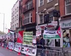 Les Anglais manifestent devant l’ambassade d’Israël à Londres, en solidarité avec les prisonniers palestiniens.