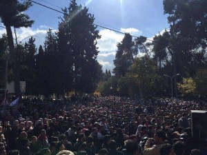 L'Université de Jordanie en ce moment - les manifestants en colère ont pris massivement les rues pour exprimer leur rejet à la décision de Trump sur Jérusalem1