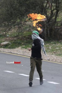 Les affrontements d'aujourd'hui entre les jeunes palestiniens et les forces d'occupation contre la dernière déclaration de Trump sur Jérusalem - Ramallah.1