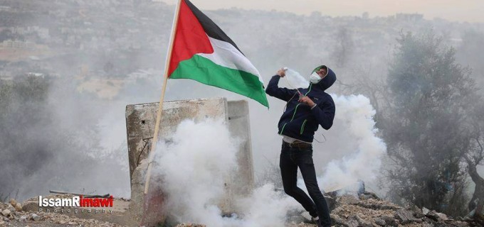 Les affrontements d’aujourd’hui entre les jeunes palestiniens et les forces d’occupation contre la dernière déclaration de Trump sur Jérusalem – Ramallah.