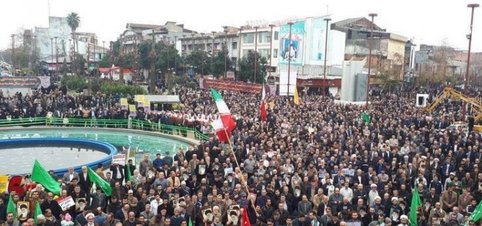 En Image : Les iraniens manifestent massivement dans toutes les villes du pays, ce samedi pour protester et dénoncer l’ingérence des USA en Iran