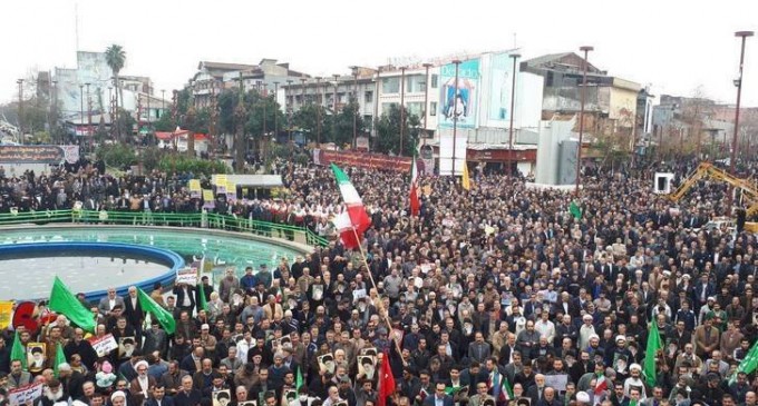 En Image : Les iraniens manifestent massivement dans toutes les villes du pays, ce samedi pour protester et dénoncer l’ingérence des USA en Iran