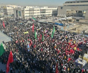 Les iraniens manifestent massivement dans toutes les villes du pays, ce samedi pour protester et dénoncer l’ingérence des USA en Iran2