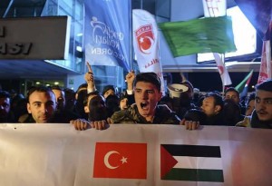 Turquie, Istanbul, les turcs manifestent en masse devant l'ambassade américaine6