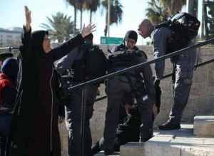 Voici comment les forces d'occupation traitent les femmes Palestiniennes.5