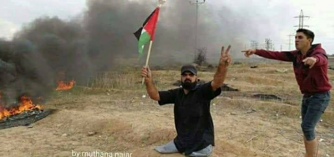 Ibrahim Abu Thoraya,29 ans et tétraplégique a été tué aujourd’hui par des tireurs israéliens lors de manifestations proches des frontières de l’est de Gaza pour protester contre la décision de Trump