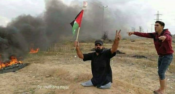 Ibrahim Abu Thoraya,29 ans et tétraplégique a été tué aujourd’hui par des tireurs israéliens lors de manifestations proches des frontières de l’est de Gaza pour protester contre la décision de Trump