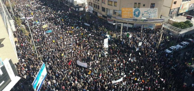 Aujourd’hui encore des millions d’iraniens manifestent leur soutien dans toutes les villes d’Iran