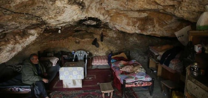 Saviez-vous que les habitants de la région de Khirbet Tana, à l’est de Naplouse, vivent dans des tentes et des grottes depuis des décennies