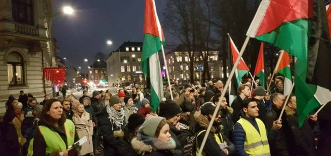 En images : Une manifestation à Oslo aujourd’hui contre la décision de Trump et en solidarité avec les palestiniens