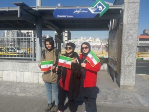 Les religieux et le peuple iranien soutiennent la Révolution islamique iranienne et le Hijab3