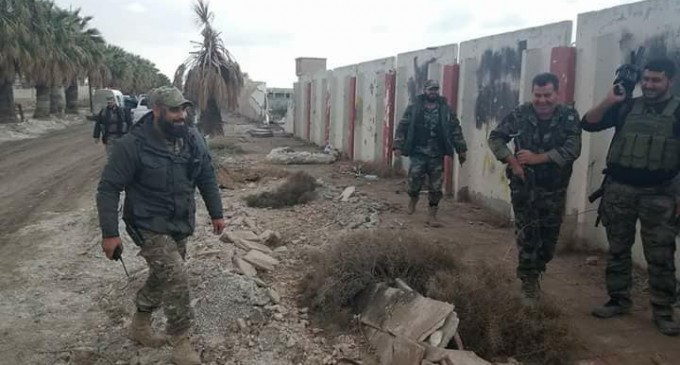 Des hommes de l’Armée Arabe Syrienne de la Ghouta orientale dans la campagne de Damas