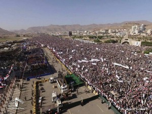 Quelques images de la manifestation monstre, hier à Sanaa pour commémorer la 3ème année de l’agression par la coalition arabo-sioniste contre le Yémen !1