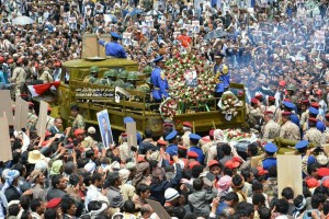 Des photos du cortège funèbre du président yéménite Saleh Al-Samad 1