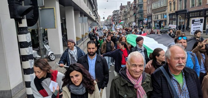 Marche à Amsterdam pour soutenir Jérusalem et pour protester contre le récent massacre d’Israël à Gaza, hier