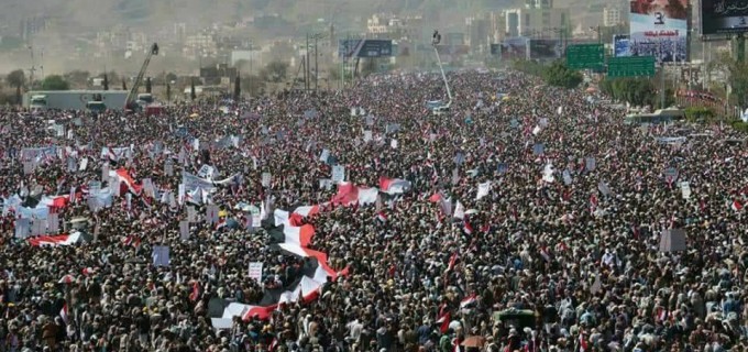 Des milliers de yéménites manifestent dans la rue en solidarité avec les palestiniens dans la bande de Gaza