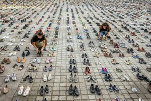 Les militants de Bruxelles expriment leur solidarité avec la Palestine en plaçant 4 500 paires de chaussures1