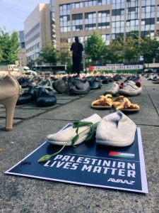 Les militants de Bruxelles expriment leur solidarité avec la Palestine en plaçant 4 500 paires de chaussures2