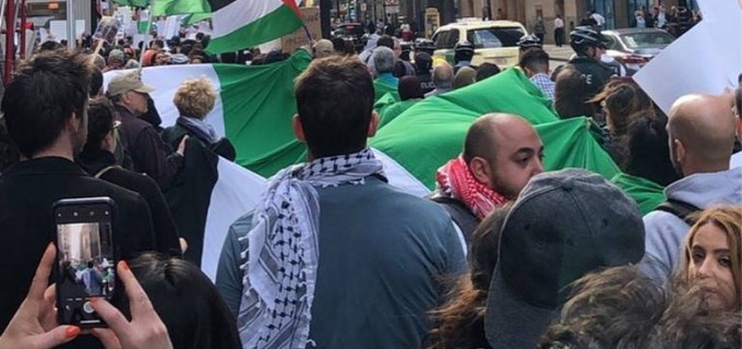 Manifestation à Chicago pour protester contre les crimes israéliens en cours contre des palestiniens innocents à Gaza