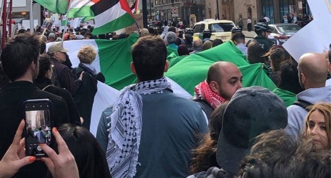 Manifestation à Chicago pour protester contre les crimes israéliens en cours contre des palestiniens innocents à Gaza