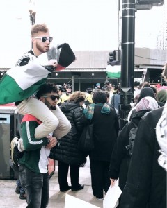 Manifestation à Chicago pour protester contre les crimes israéliens en cours contre des palestiniens innocents à Gaza2