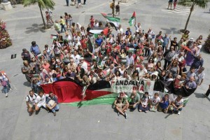 La Flottille de la liberté de Gaza a quitté le port de cadiz en Espagne en direction de l'Italie pour faire connaître le siège israélien de 11 ans de la bande de Gaza.1