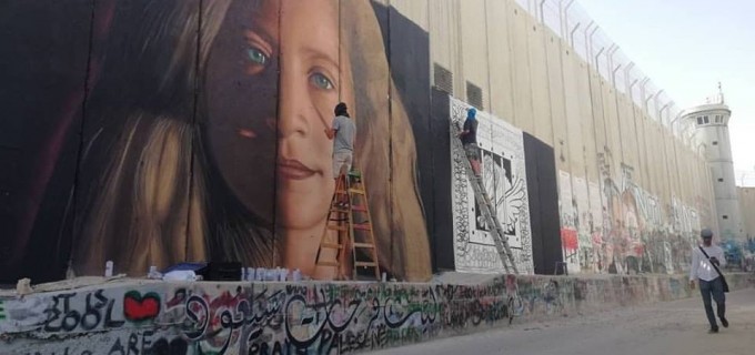 Une fresque de Aheed Tamimi récemment dessinée sur le mur de l’apartheid à Bethléem