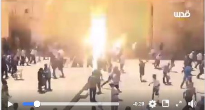 Vidéo de l’attaque des forces israéliennes contre les fidèles palestiniens au complexe de la mosquée d’Al-Aqsa