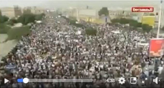 Enorme rassemblement dans la capitale Sanaa en soutien à Hodeidah contre l’invasion américano-saoudienne sur la côte ouest.