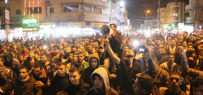 Des manifestations massives dans les rues de Rafah célèbrent ce soir la victoire de la résistance sur l’agression israélienne.