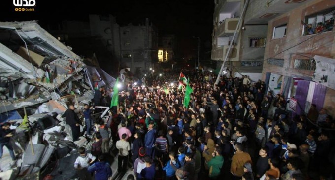 Manifestations de masse près du siège de la chaîne Al Aqsa TV détruite, pour faire preuve de solidarité avec la chaîne et la résistance.