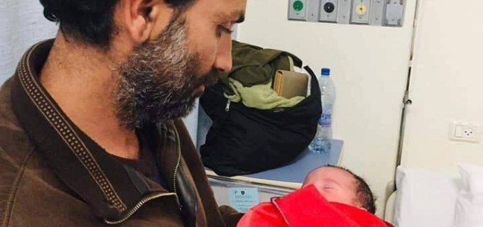 Ce Palestinien de Bethléem en Cisjordanie, a nommé son bébé « Yémen »en solidarité avec les opprimés du Yémen