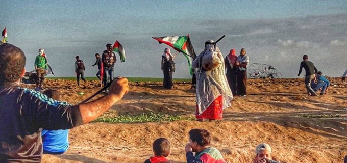 Des scènes des manifestations en cours de la Grande Marche du Retour à la frontière de Gaza, aujourd’hui