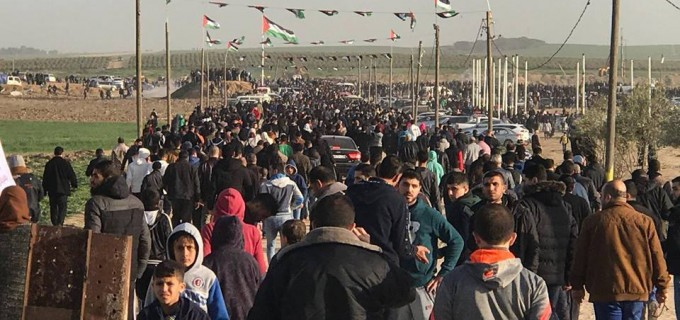 Des milliers de palestiniens ont pris à la Grande Marche du Retour aujourd’hui (comme chaque vendredi) à la frontière de Gaza