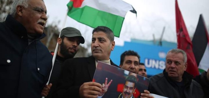 Le Front Démocratique pour la libération de la Palestine organise une veillée dans la ville de Gaza pour soutenir le président Vénézuélien Nicolás Maduro