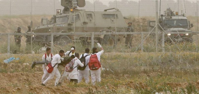 Des photos montrant la souffrance des travailleurs médicaux palestiniens étant des cibles faciles pour les balles israéliennes lors de la Grande Marche du Retour de Gaza