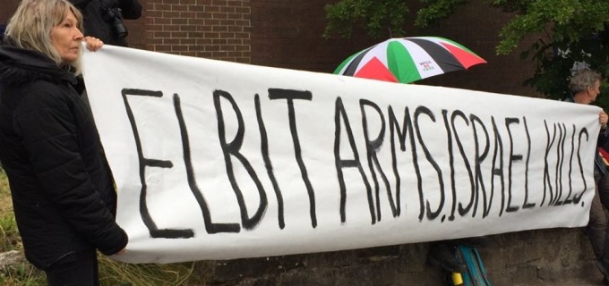 En images : Un groupe d’activistes du Royaume-Uni a occupé le dimanche le toit de l’usine d’armement israélienne, elbit-Ferranti, dans le centre d’Oldham.