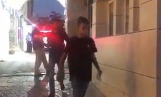 Vidéo | Les autorités israéliennes libèrent Malek Nabulsi (14 ans) à condition qu’il n’entre pas dans la mosquée d’Al Aqsa pendant 15 jours !!!