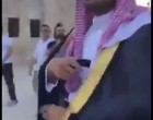 Vidéo 1 | Voici comment les jeunes palestiniens de Masjid Al Aqsa ont accueilli le blogueur saoudien Muhammad al-Saud, qui a appelé à la normalisation des relations avec Israël