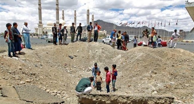 Des femmes et des enfants tués alors que des jets saoudiens bombardent une mosquée au Yémen