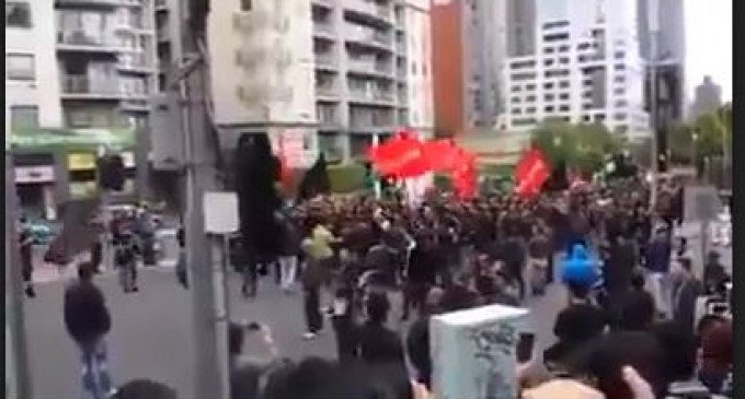 Première procession de Achoura au Japon, elle se propage à travers le monde.