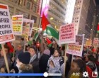 Les New-Yorkais se sont déplacés à Times Square hier pour montrer leur solidarité avec Gaza à la suite de la récente attaque israélienne.