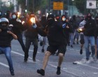 Des manifestants grecs lancent des cocktails Molotov contre l’ambassade américaine