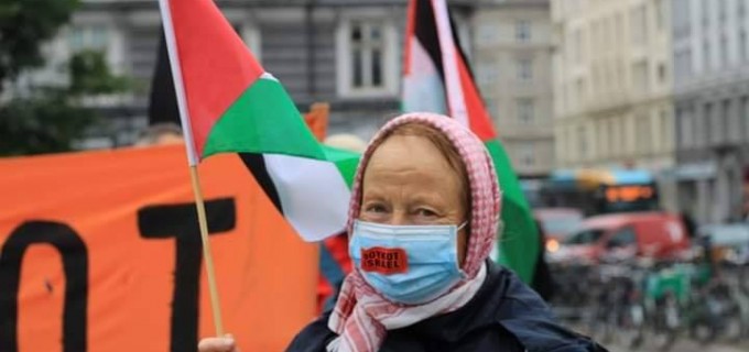 Les manifestants ont manifesté leur solidarité envers le peuple palestinien en chantant des slogans solidaires