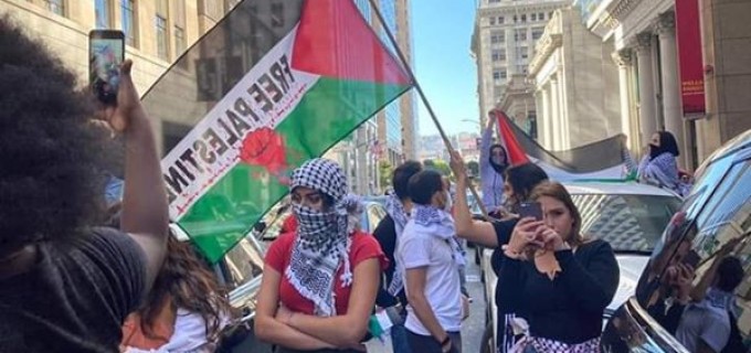 Les militants pro-Palestine ont bloqué la rue devant le consulat de l’occupation israélienne à San Francisco en protestation contre le plan d’annexion israélien, hier