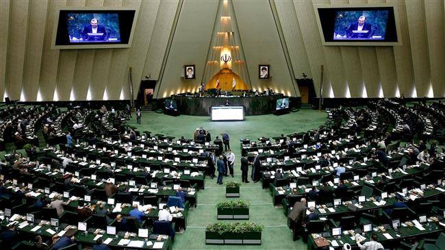 Le parlement iranien condamne le Président Macron pour ses propos sur la liberté de blasphèmer