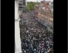 Des dizaines de milliers de Britanniques descendent dans les rues de Londres pour soutenir la Palestine et pour protester contre l’agression israélienne sur Gaza et Jérusalem, aujourd’hui.