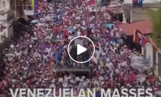 Venezuela avec des foules à perte de vue, les Vénézuéliens se sont rassemblés dans les rues pour soutenir le gouvernement bolivarien avant les prochaines élections du 21 novembre.